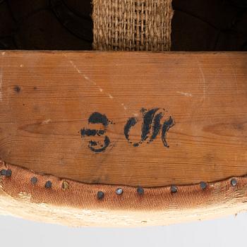 Salongsgrupp, 3 delar, med Drottning Sofias emblem, sent 1800-tal.