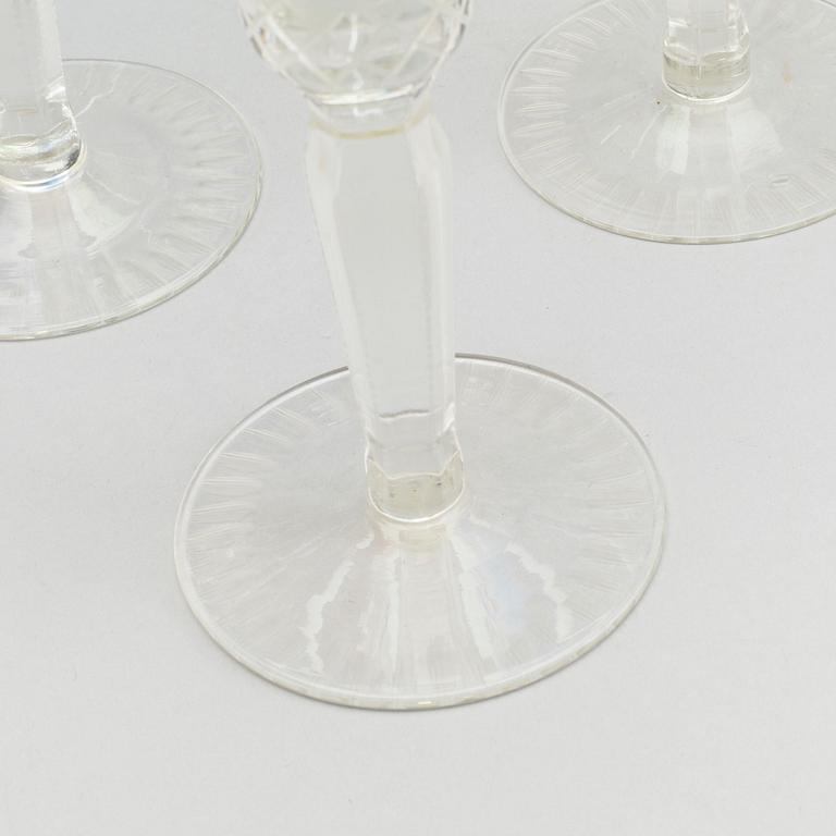 A SET OF 10+6 WINE GLASSES. 20TH CENTURY.