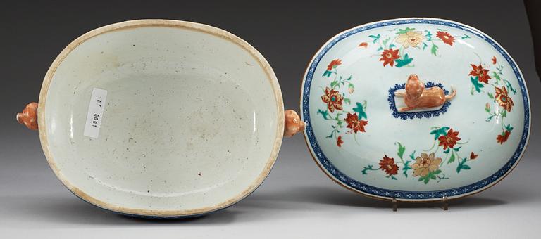 A famille rose tureen with cover, Qing dynasty, Qianlong (1736-1795).