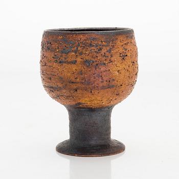 Annikki Hovisaari, jalallinen malja, kivitavaraa, signeerattu ARABIA AH.