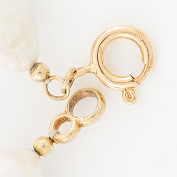 Necklace, with cultured pearls.