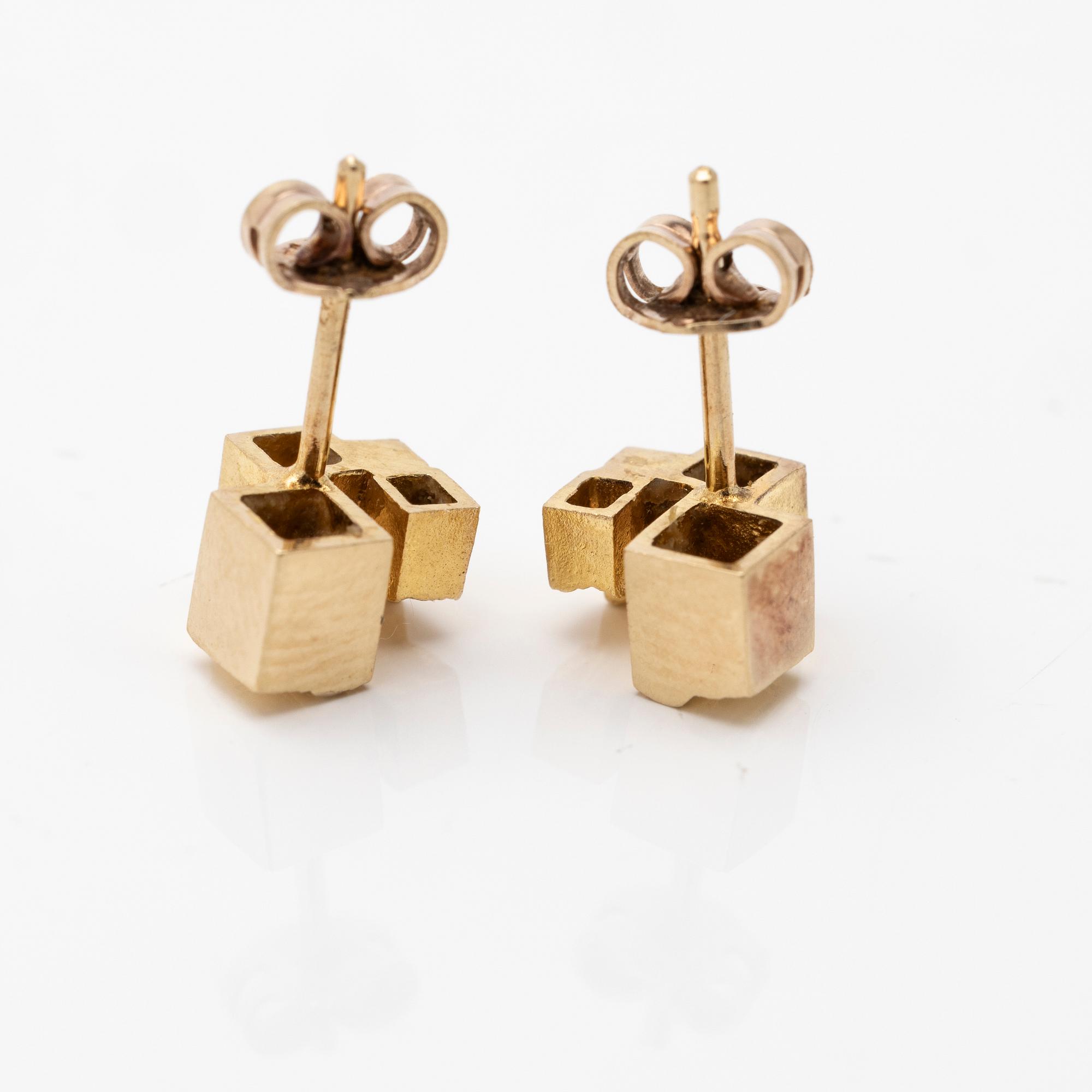 A pair of 18K gold earrings.