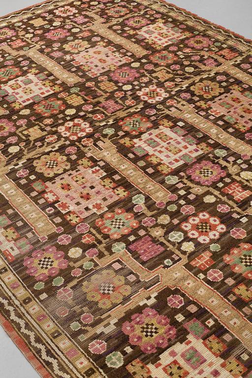 Märta Måås-Fjetterström, MATTA, "Svarta trädgårdsmattan", flossa, ca 348 x 219-220,5 cm, signerad AB MMF.