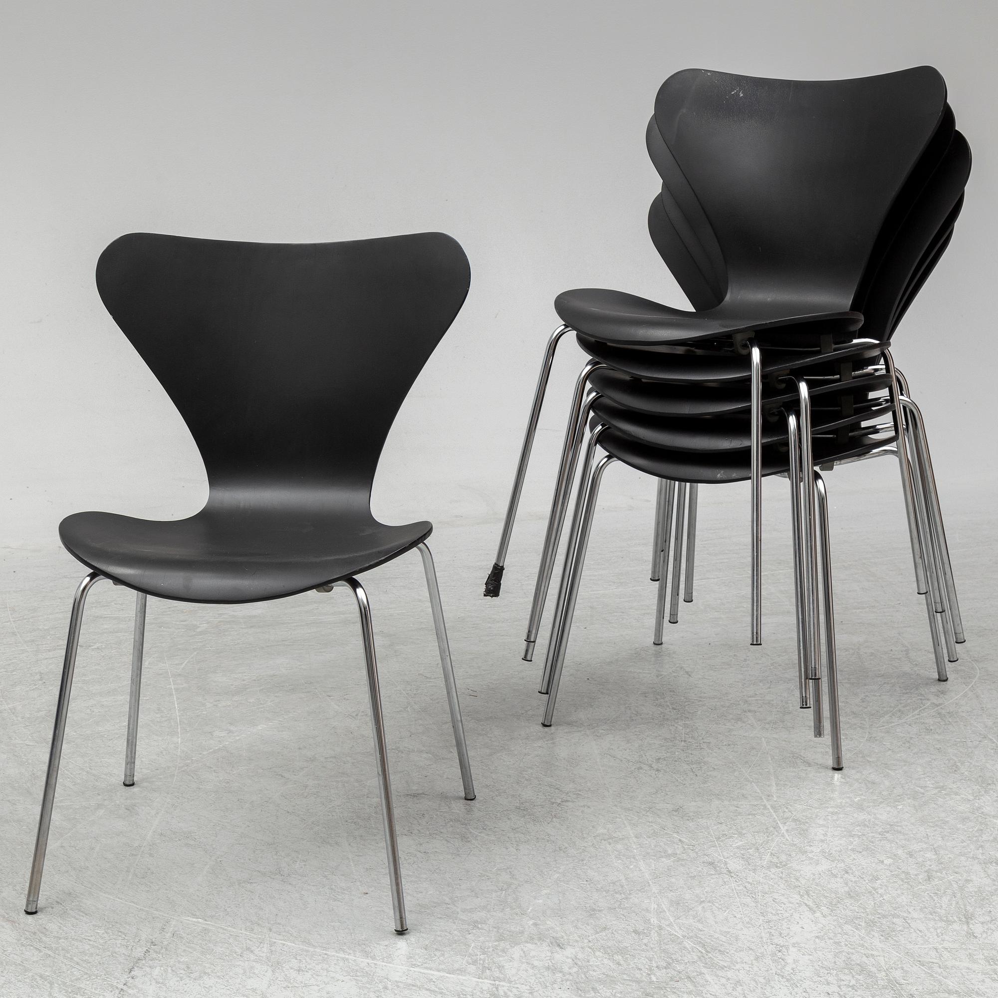 ARNE JACOBSEN, six 'Series 7' chairs from Fritz Hansen, Denmark.