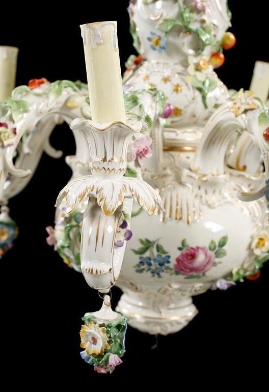 Porcelain chandelier from Dresden, around the middle of the 20th century.