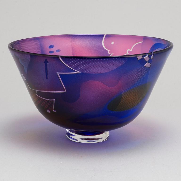 BERTIL VALLIEN, a glass bowl, for Kosta Boda, signed and numbered.