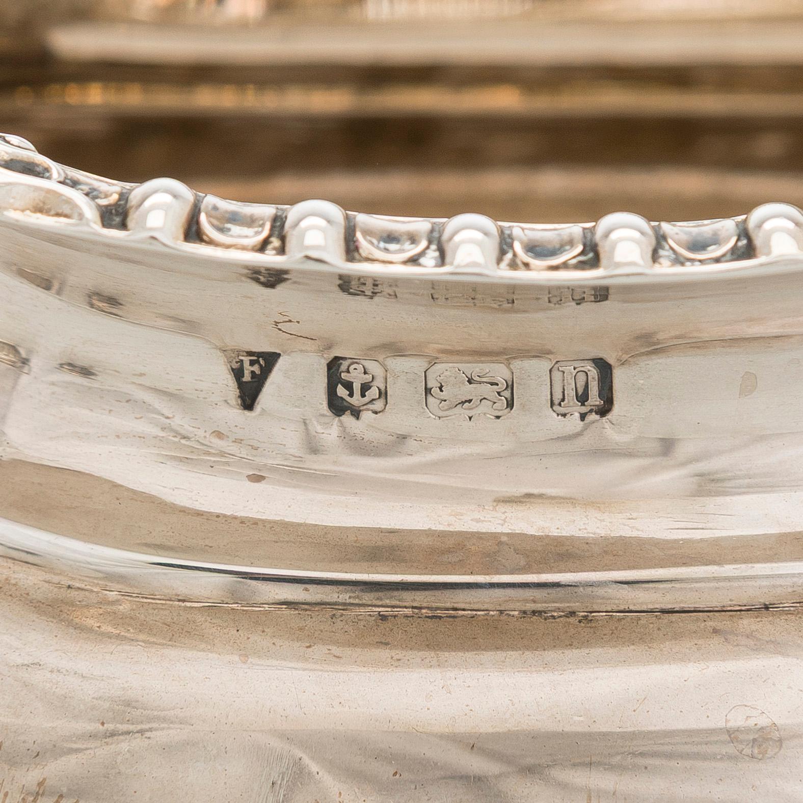 Sokerikko ja kermakko sekä suolakko, sterlinghopeaa, Englanti 1906-1912.