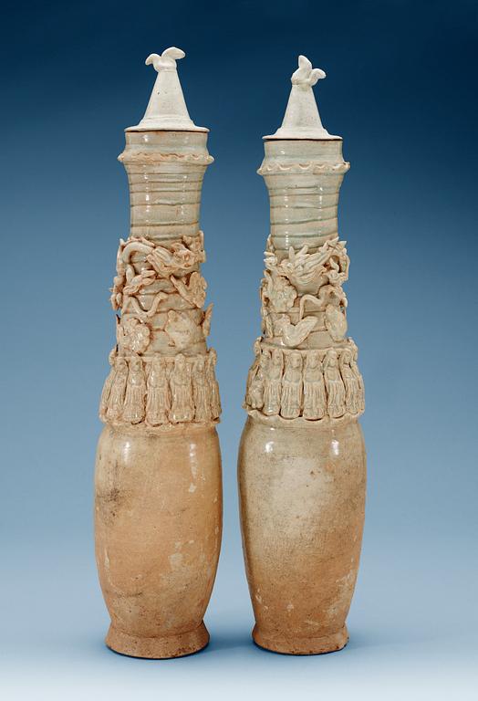 A set of two green glazed vases with covers, Yuan dynasty (1271-1368).
