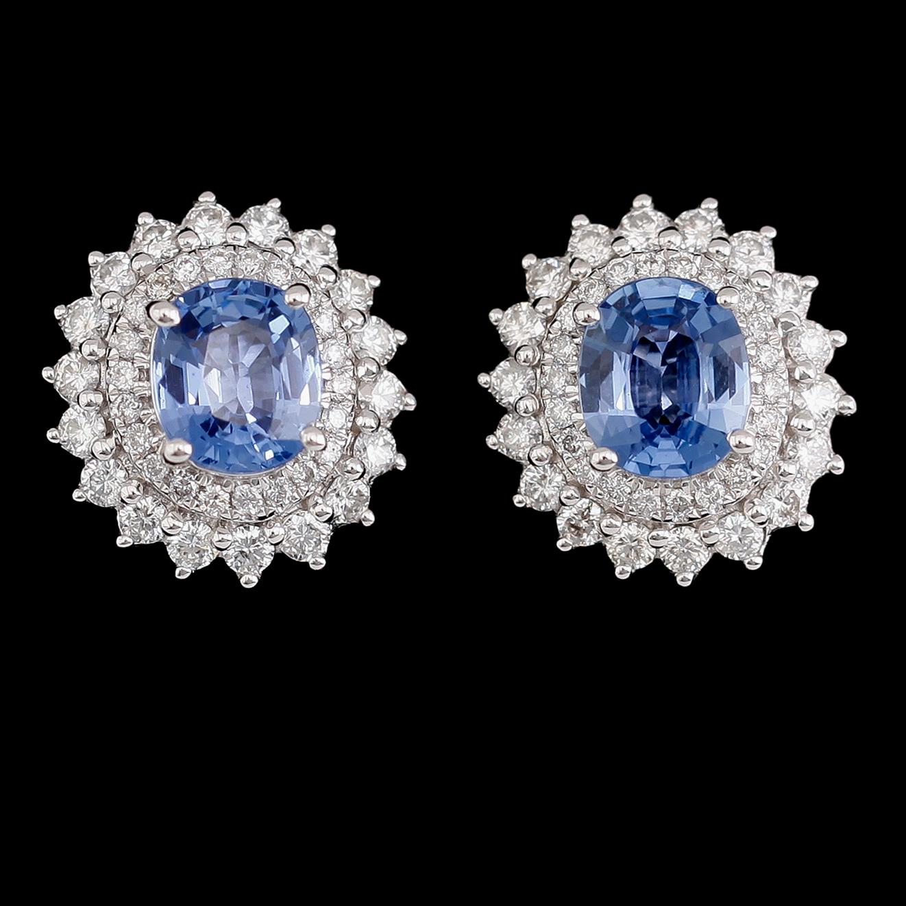 ÖRHÄNGEN, 1 par, 18 k vitguld, safirer tot ca 2.51 ct, briljantslipade diamanter tot ca 1.00 ct.