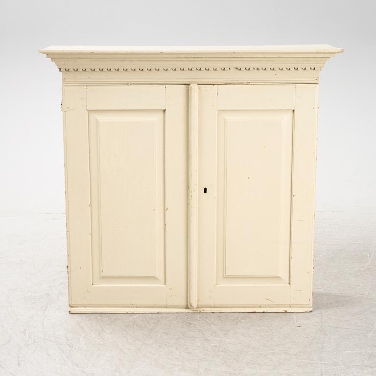 Överskåp, sengustavianskt, omkring 1800.