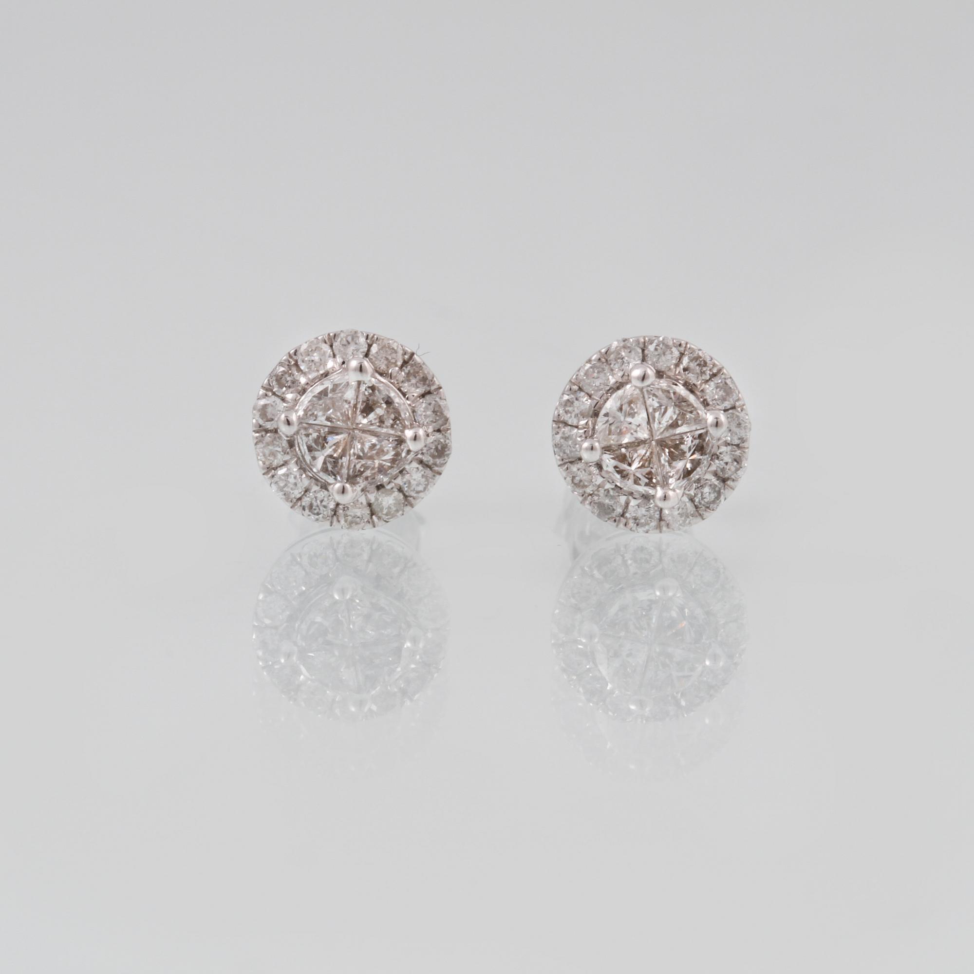 ÖRHÄNGEN, 18K vitguld med briljant och triangelslipade diamanter ca 0.54 ct. Vikt 1,7 gram.