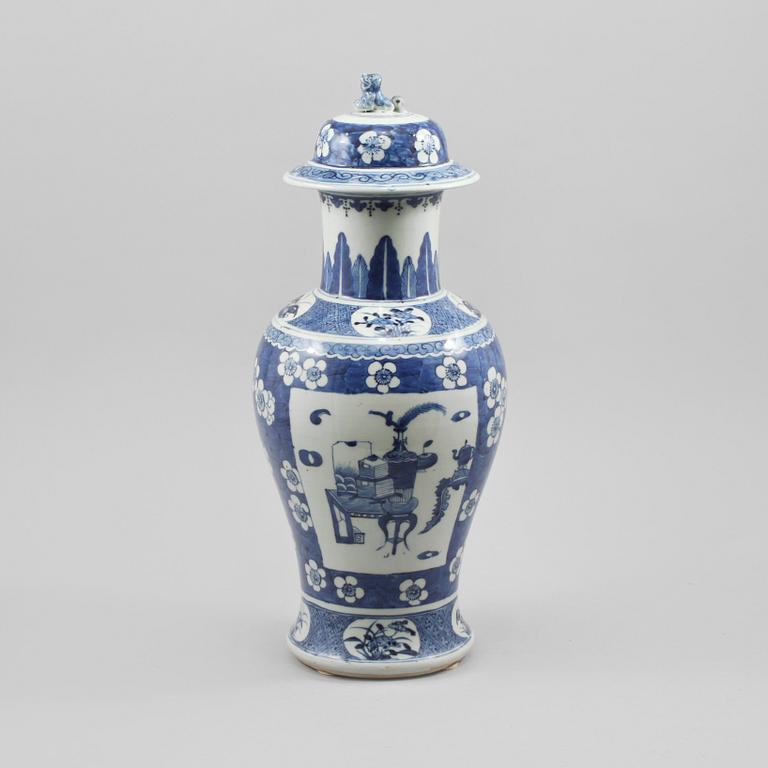 LOCKURNA, porslin, Kina, 1800-tal.