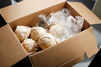 LAMPKUPOR, 25 stycken, glas, troligen Hans Agne Jakobsson, 1900-talets andra hälft.