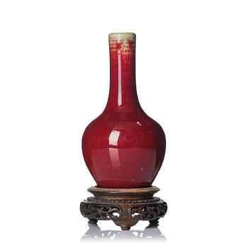 1095. A flambé glazed vase, Qing dynasty, 19th century.