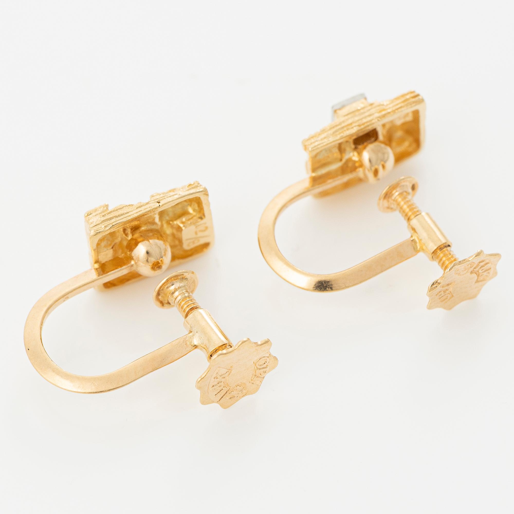 Earrings, 18K gold with octagonal-cut diamonds,