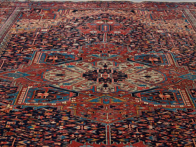 Matto, a semi-antique West Persian, ca 466,5-470,5 x 334,5-350 cm.