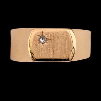 RINGAR, 5 st, 18 k guld, med olika stenar. Total vikt ca 9 gram.
