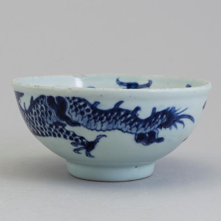 A blue and white bowl, Qing dynasty, late 18th Century.