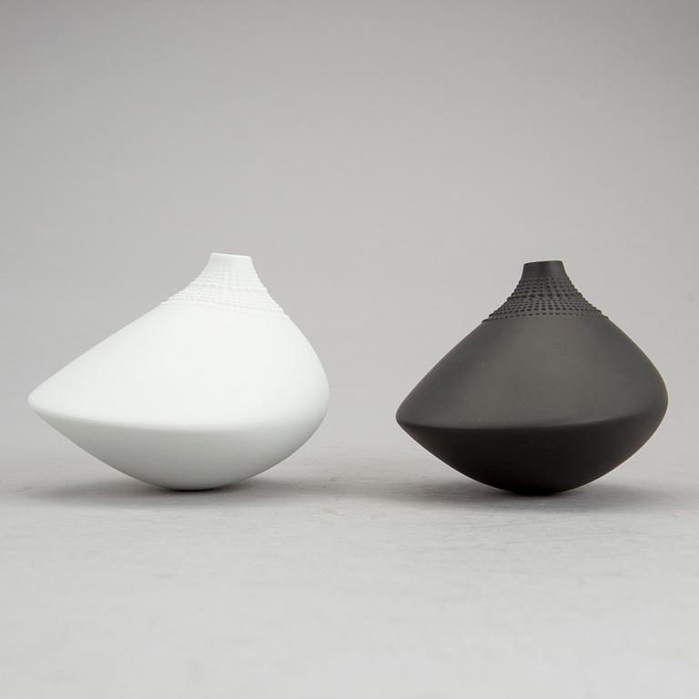 TAPIO WIRKKALA, vaser, 2 st, porslin "Pollo", Studio-Line Rosenthal.