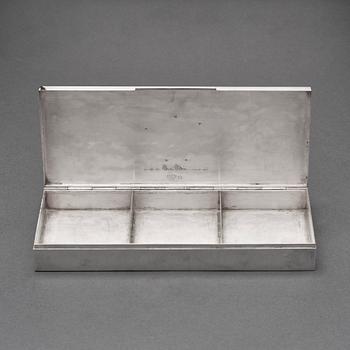 Wiwen Nilsson, a sterling rectangular box with a two colour gilt emblema in relief, Lund 1956.