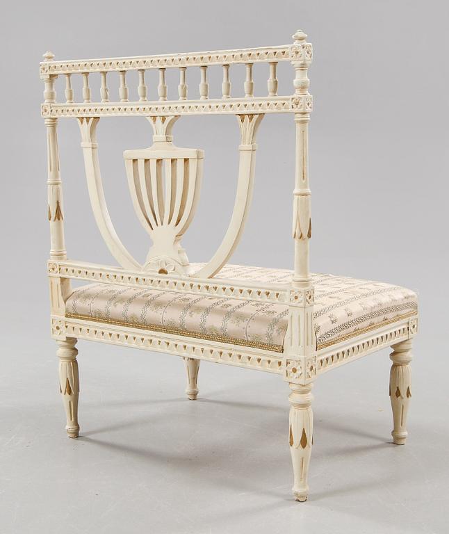 A 19th century lounge chair, around the year 1800.