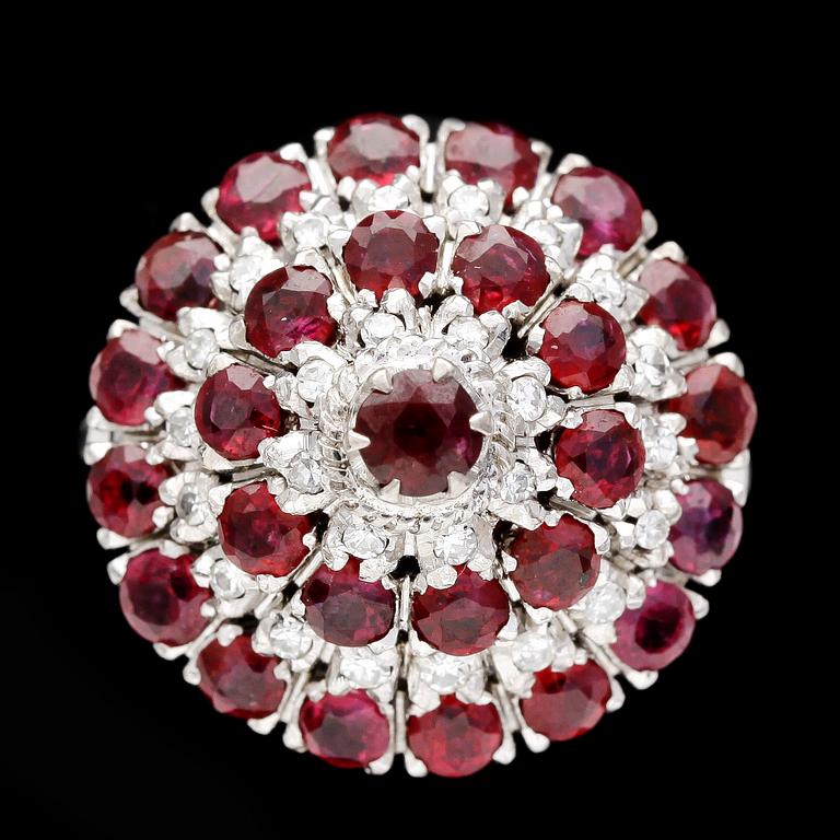 RING, rubies and eight cut diamonds, tot. 0.25 cts.