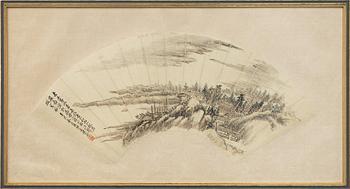 Oidentifierad konstnär, s.k. "Solfjädersmålning", Kustby med båtar, Kina, sen Qingdynasti / tidigt 1900-tal.