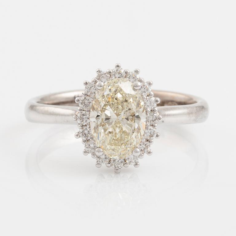 Ring med oval diamant 1,20 ct, med GIA report.