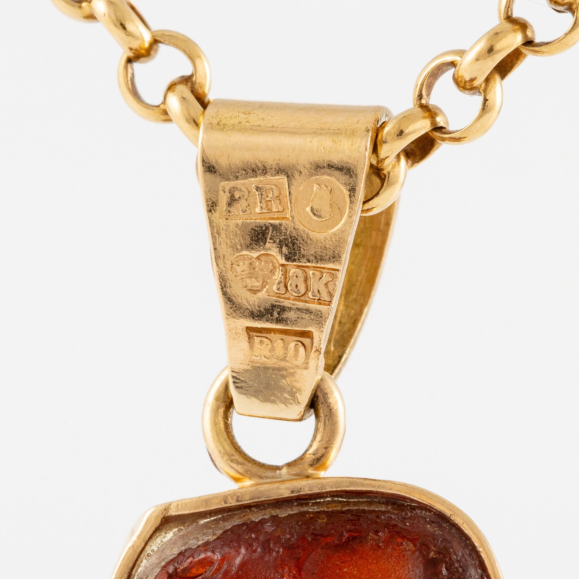 Pendant with chain 18K gold.