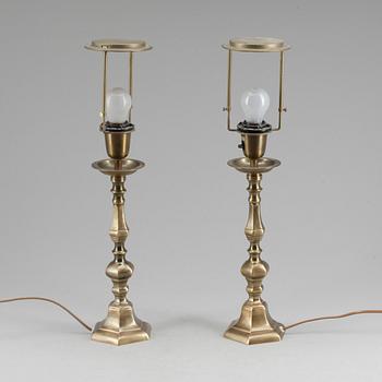 BORDSLAMPOR, ett par, mässing, 1900-tal.
