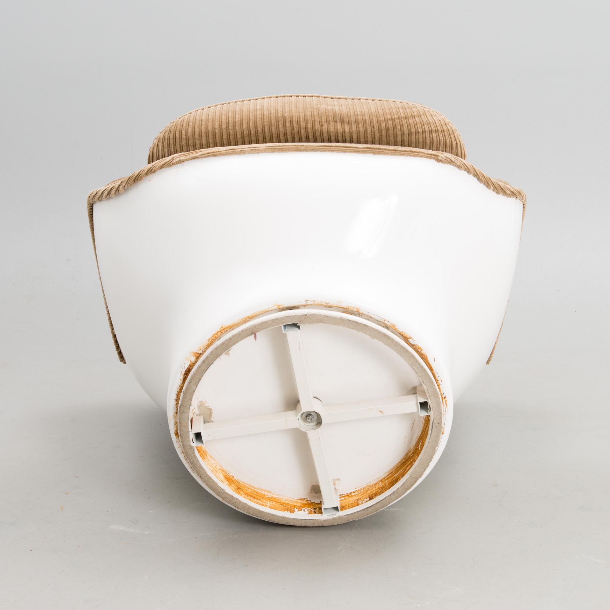 A lounge chair 'Karate chair' by Michel Cadestin for Airborne France 1960/70s.