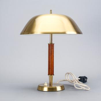 A mid 1900s table lamp.