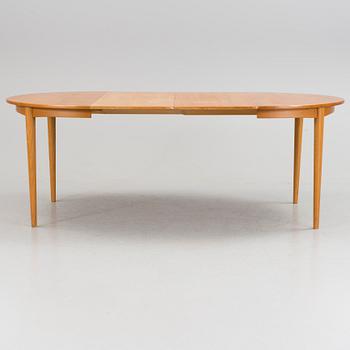 An oak dinner table and four chairs, 1950´/60´s.