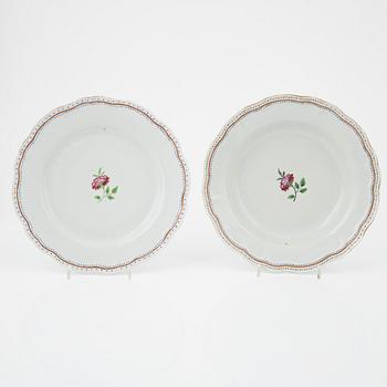 A Chinese Export dinner service, Qing dynasty, Qianlong (1736-95). (51 pieces).