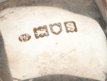 TESERVIS, silver, B & F ltd, London, 1913. Tot. vikt ca 380 g.