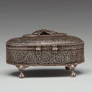 A Russian 19th century silver filigree box, unidentified makers mark, Moscow 1889.