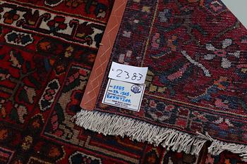 A CARPET, Bakthiari 390 x 305 cm.