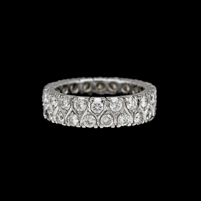 RING, dubbla rader briljantslipade diamanter, tot. 2.37 ct.