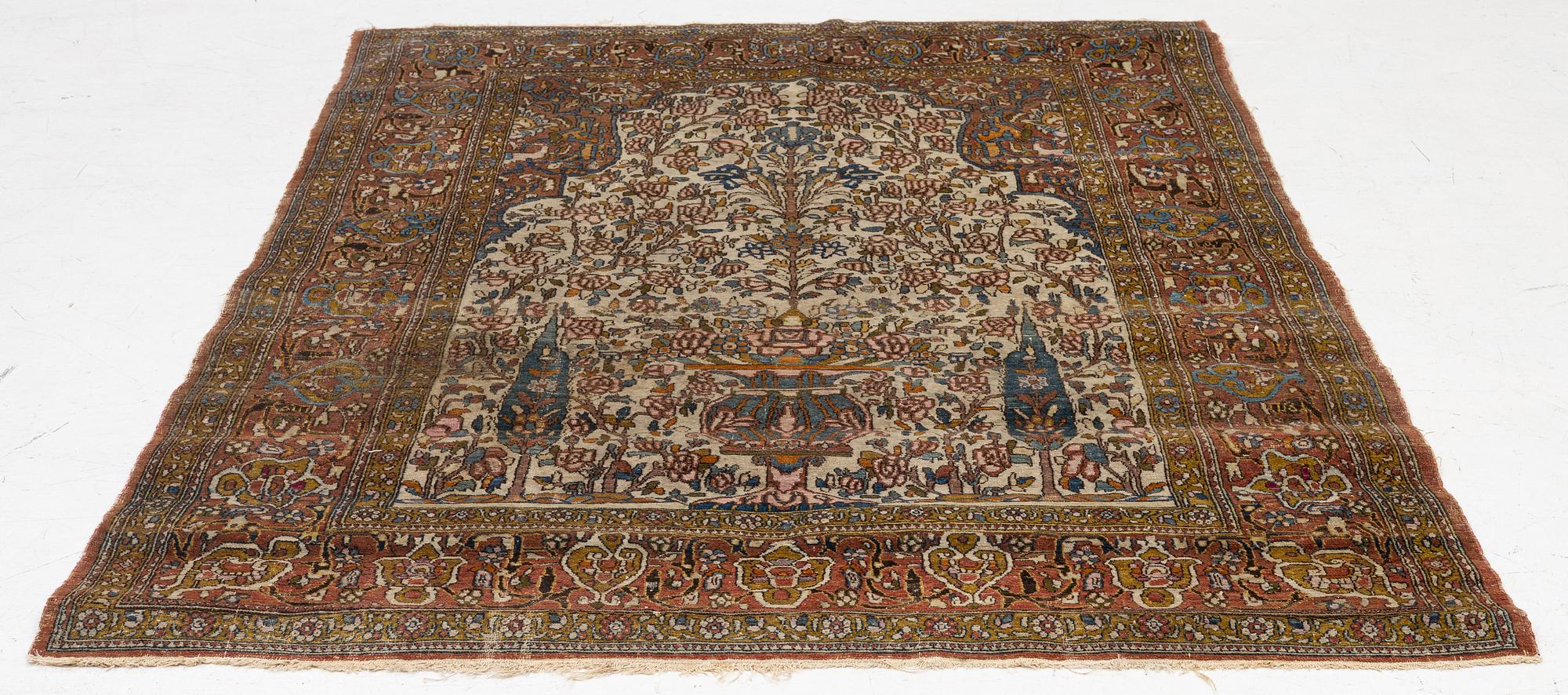 Rug, antique Isfahan, central Isfahan, c. 209 x 143 cm.