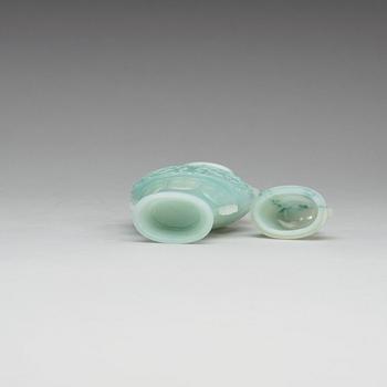 A Chinese archaistic nephrite vase with cover, 20th Century.