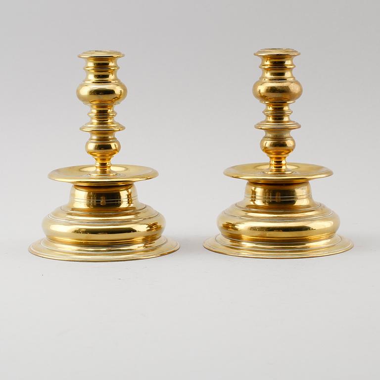 LJUSSTAKAR, 1 par, mässing, barockstil, 1900-tal.