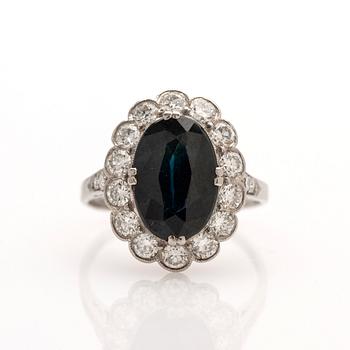 Ring, 18k white gold, sapphire, diamonds.