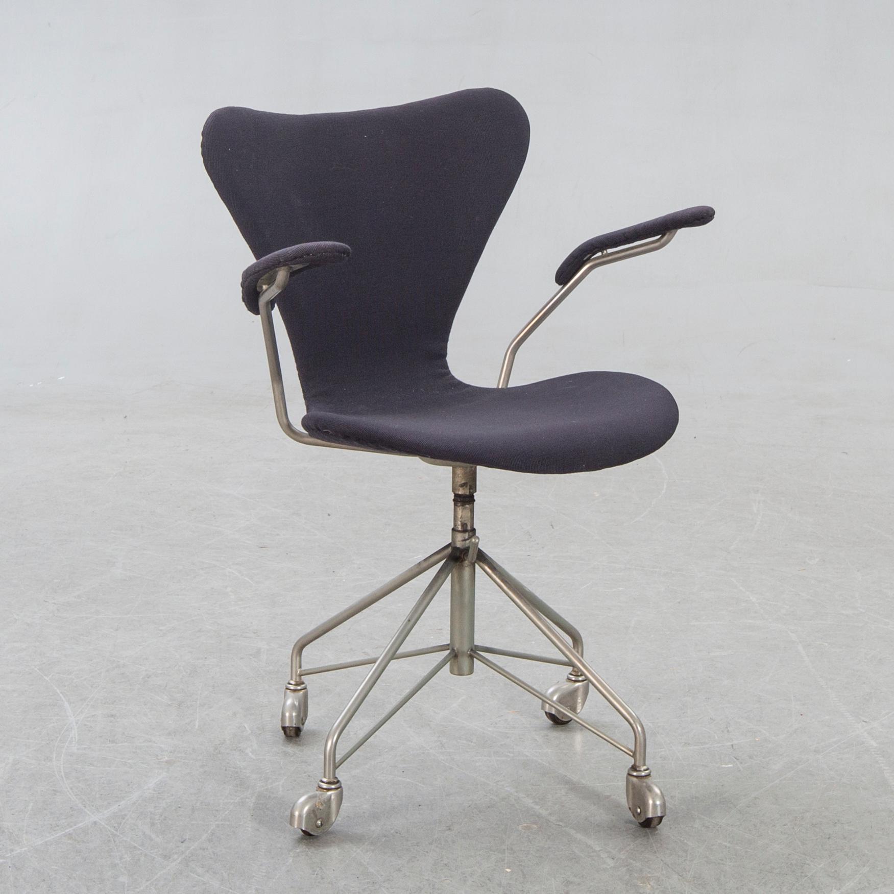 Arne Jacobsen, skrivbordsstol "Sjuan" Fritz Hansen 1958.