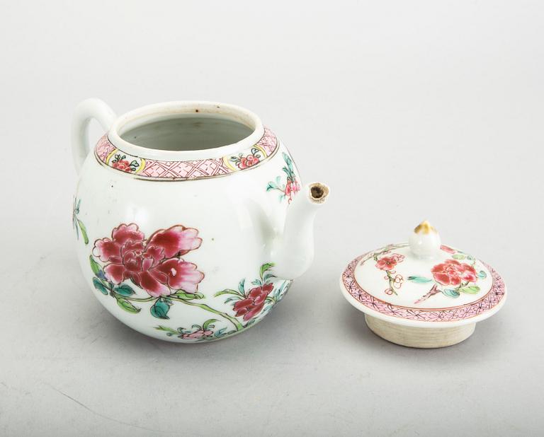 A Chinese Qianlong pocelain teapot in famille rose colours.