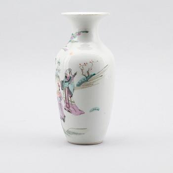 VAS, porslin, Kina, omkring år 1900.