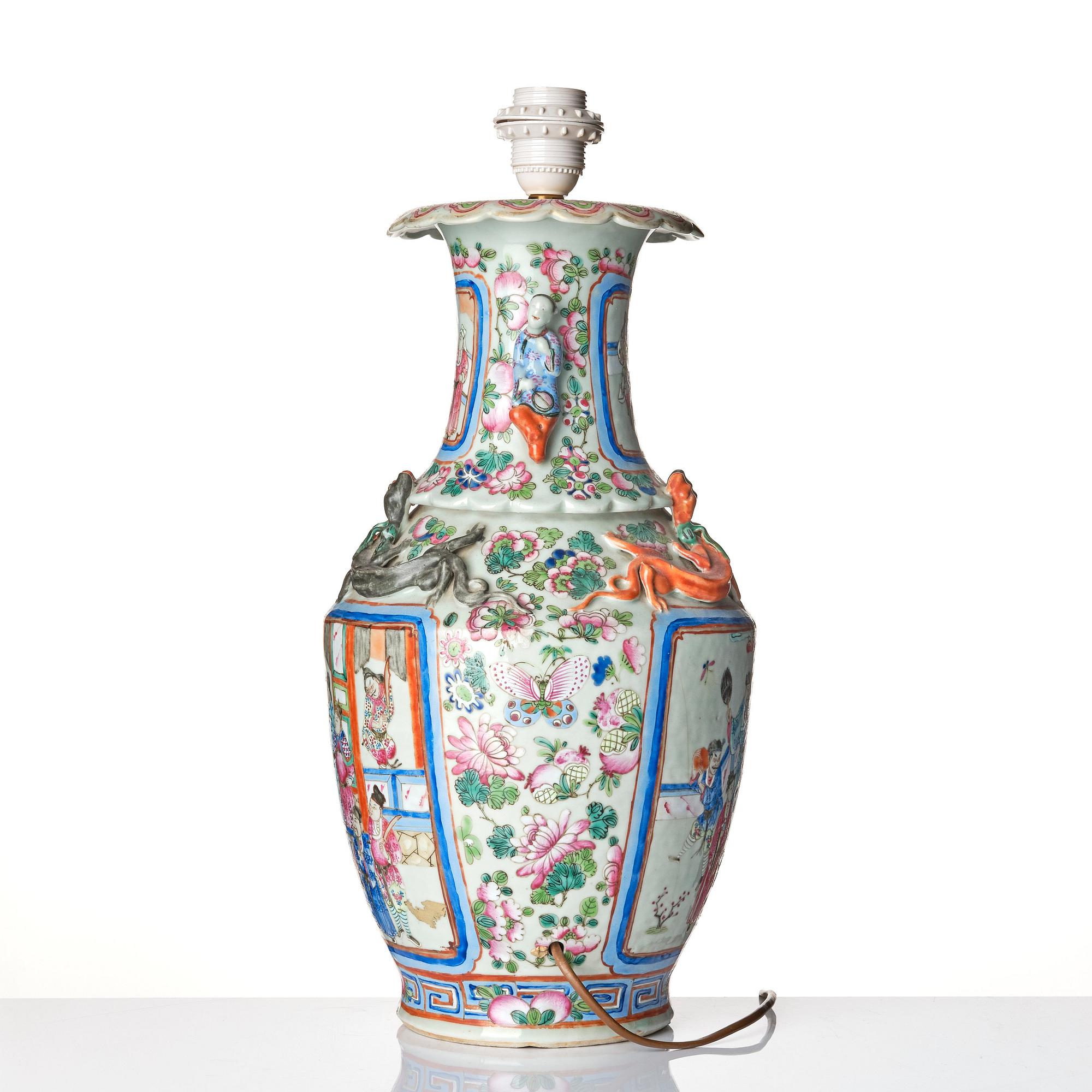 Vas, porslin. Qingdynastin, 1800-tal.
