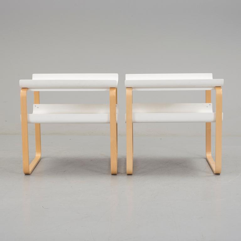 ALVAR AALTO, sidobord, ett par, modell 915, Artek.