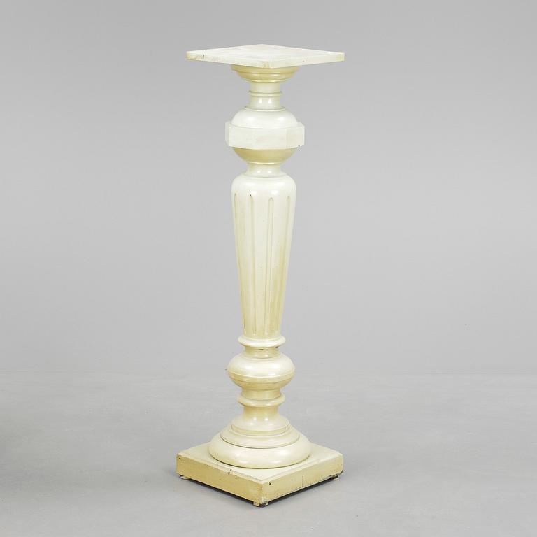 PIEDESTAL, nyrenässans, sent 1800-tal.