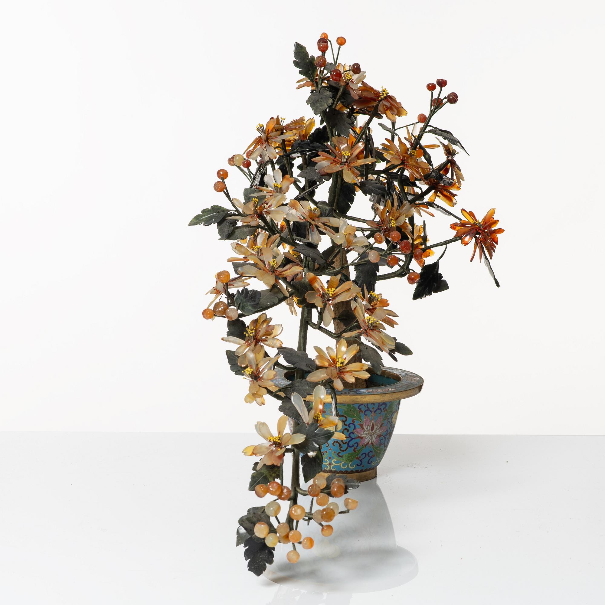 Decoration tree, stone, with pot in cloisonné, China, 20th century.
