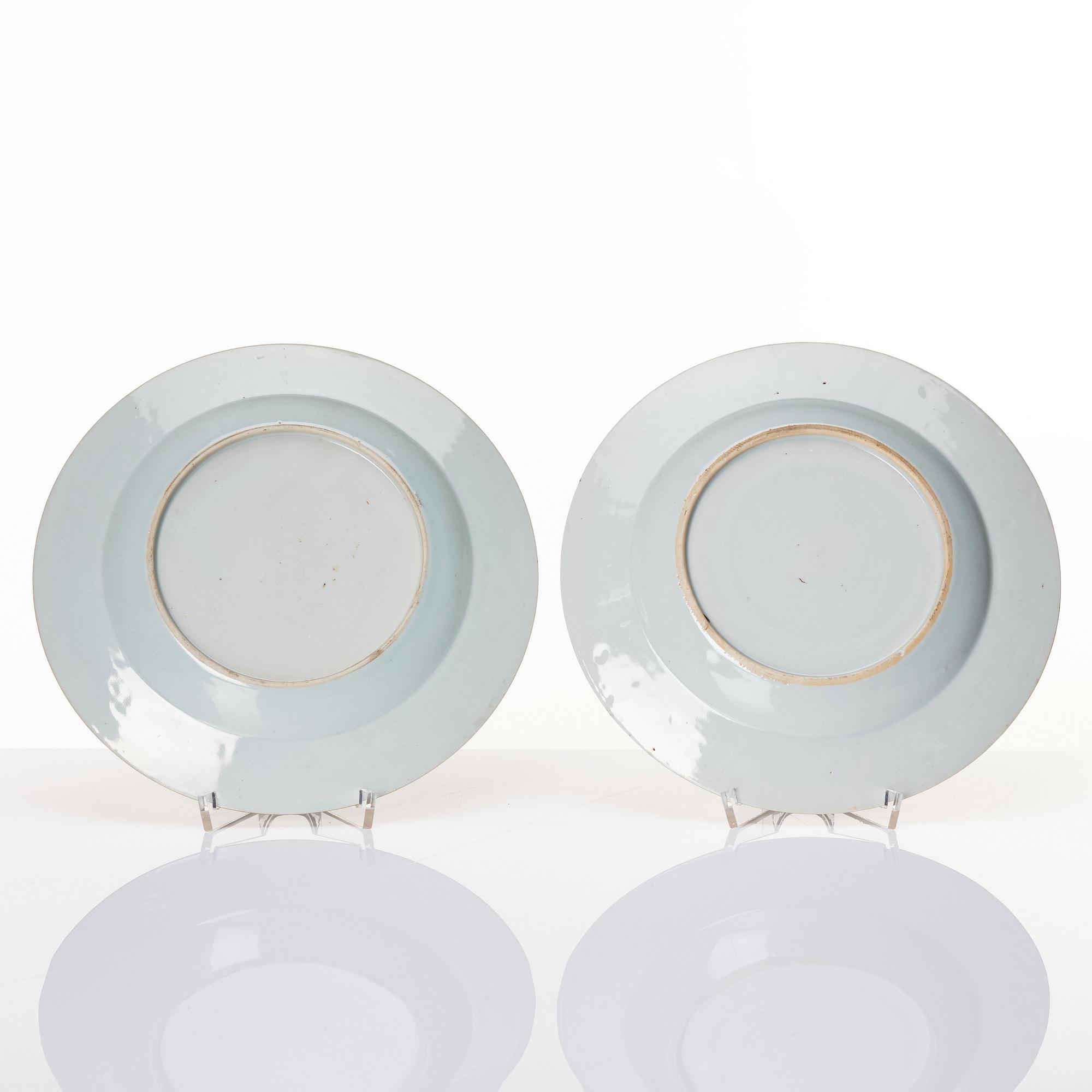A pair of armorial dishes, Qing dynasty, Qianlong (1736-95).